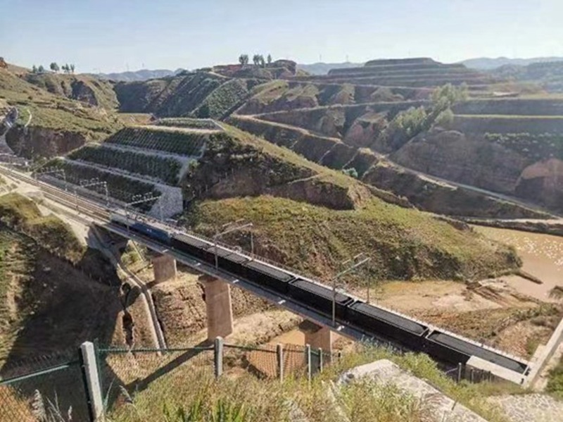 浩吉鐵路沿線風(fēng)景。