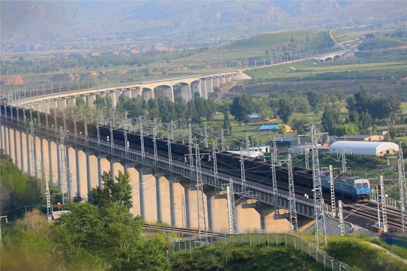 浩吉鐵路沿線風(fēng)景。