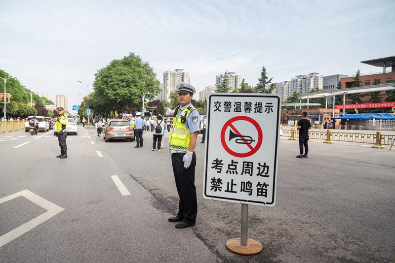 高考考場(chǎng)周邊交通管制，禁止鳴笛。孫崇明 攝