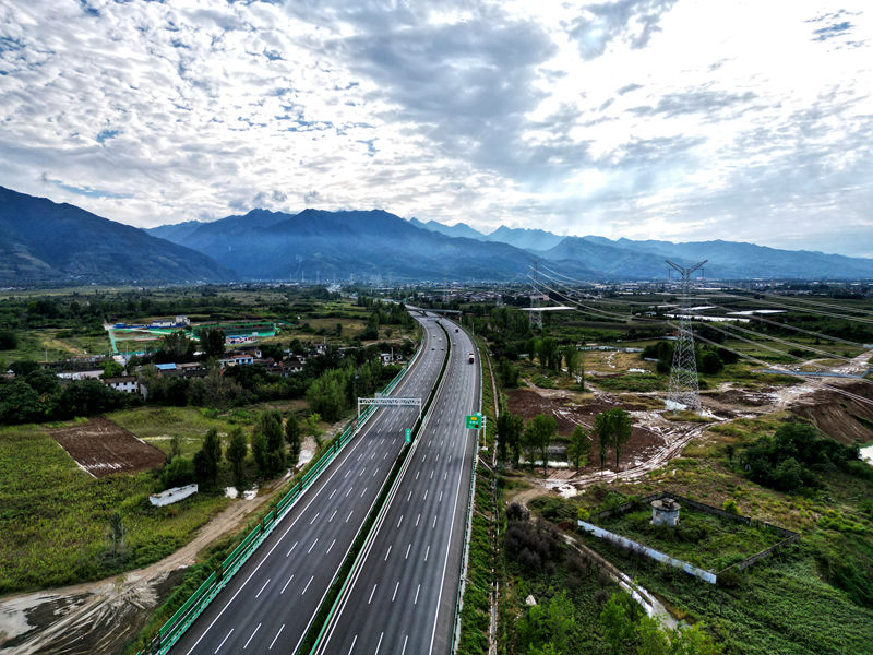 京昆高速公路蒲城至澇峪段。陜西交控集團供圖