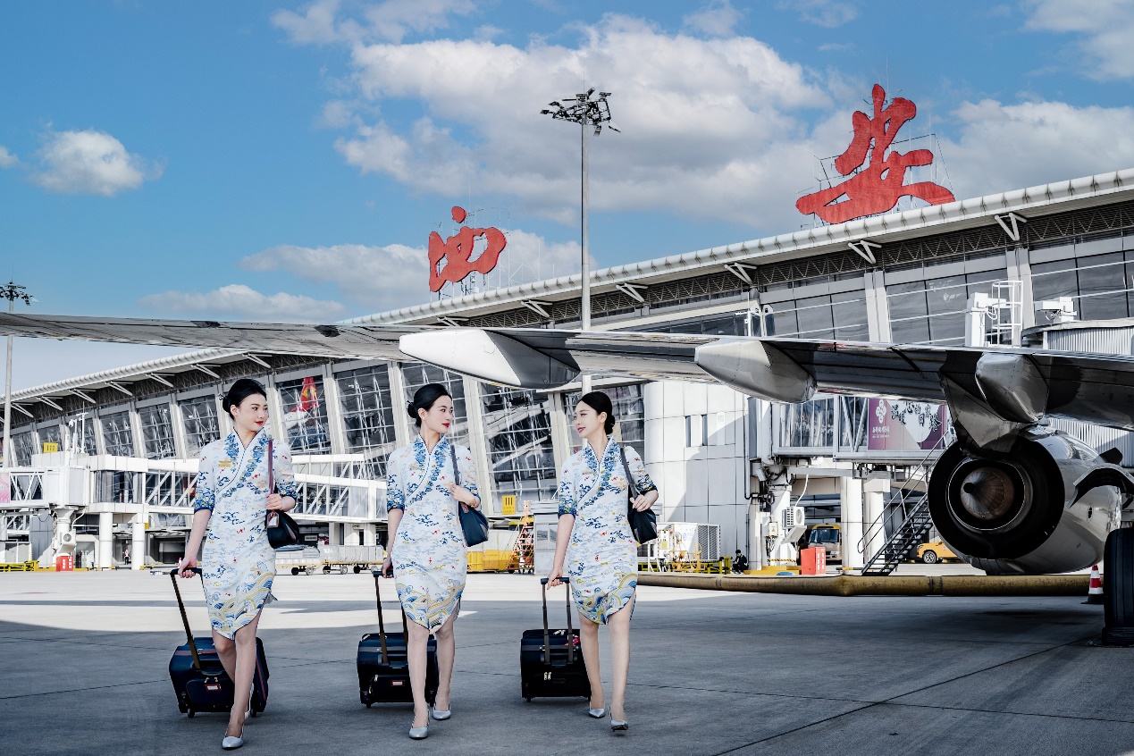 長安航空空乘、地服人員全面換裝“海天祥云”制服