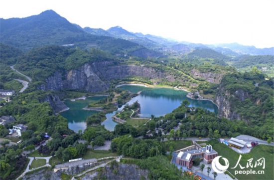 由廢棄礦山改建成的銅鑼山礦山公園。人民網(wǎng)記者 劉祎攝